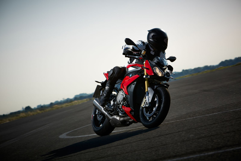 Illustration for article titled The BMW S 1000 R – New High-Performance Roadster Based On The S 1000 RR